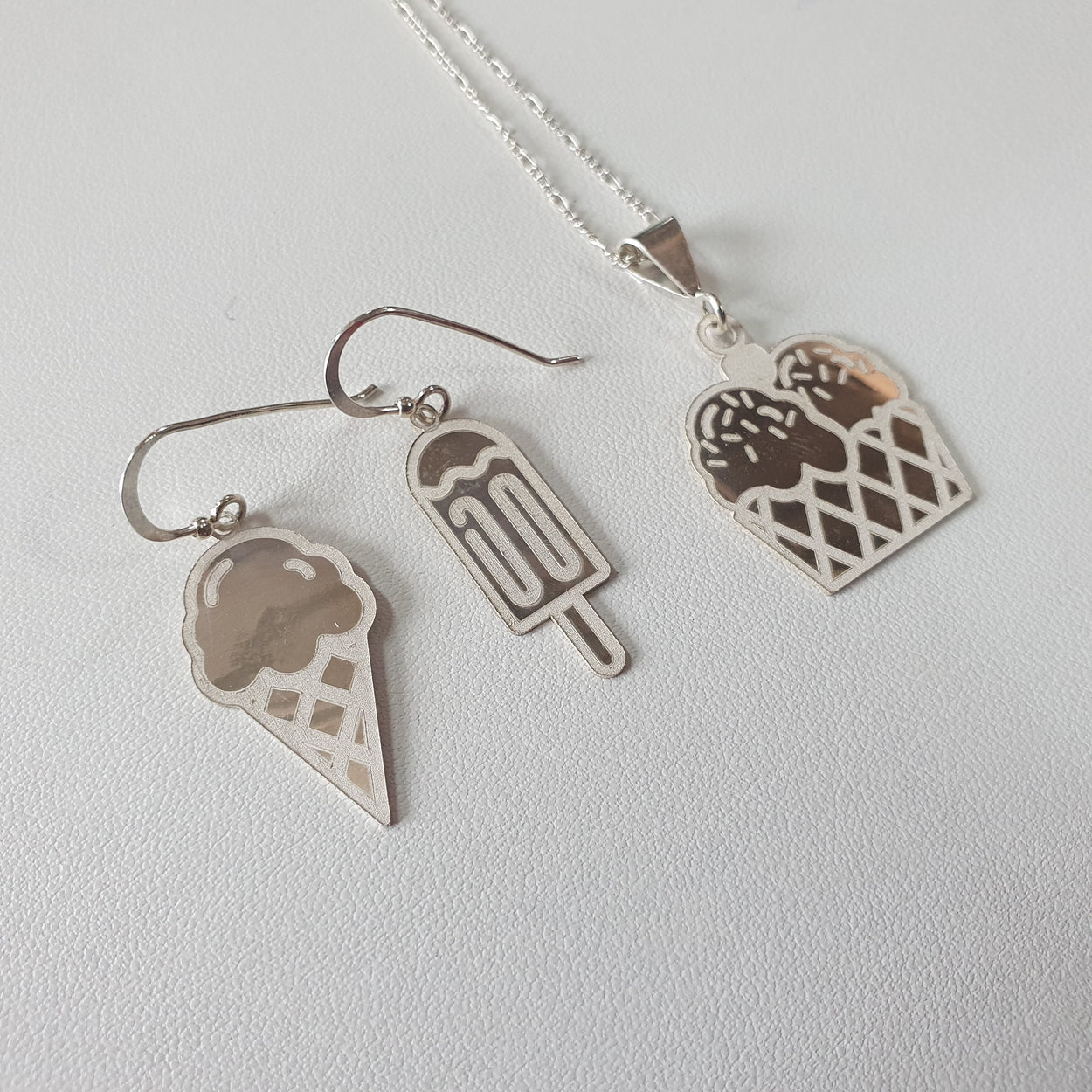 SET COLLAR Y ARETES