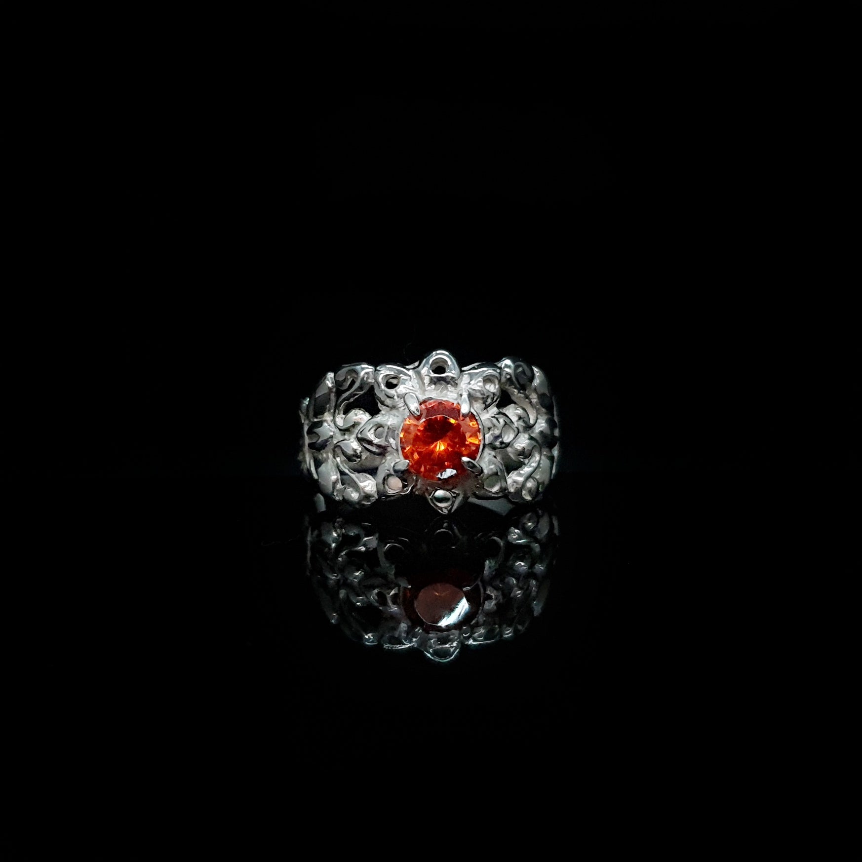 Anillo Flor con Circonia