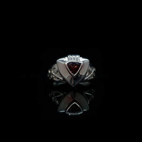 Anillo Triángulo