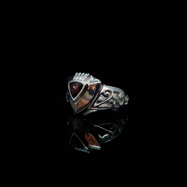 Anillo Triángulo