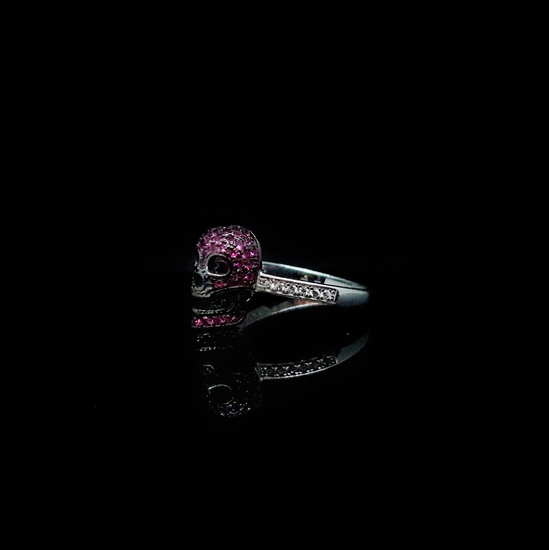 Anillo Cráneo Chico con Circonias