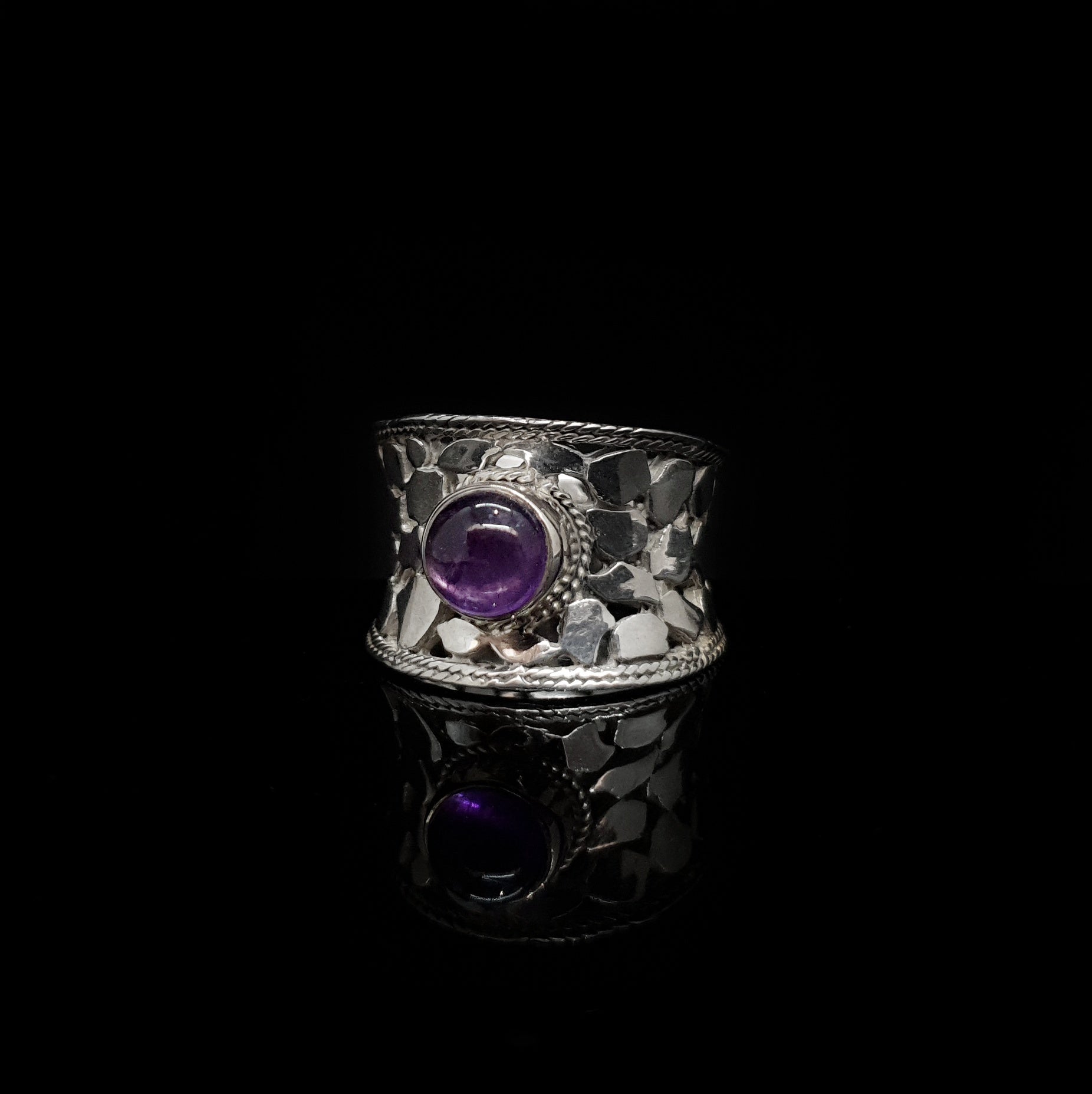 Anillo Curvo con Amatista