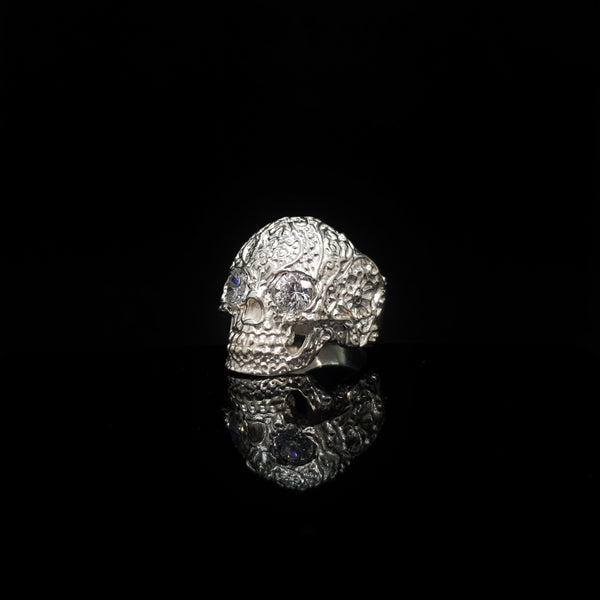 Anillo Cráneo con Circonias